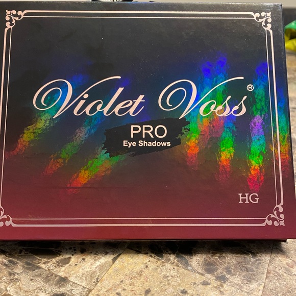 Violet Voss HG (holy grail) Eyeshadow palette - Picture 3 of 4